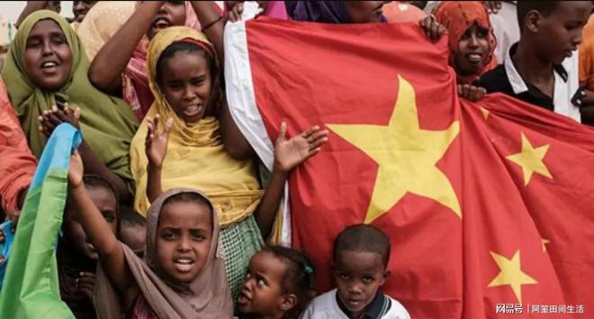 我国投资十亿帮该国免费修铁路现状却让国人心寒铁轨当废铁卖(图9)