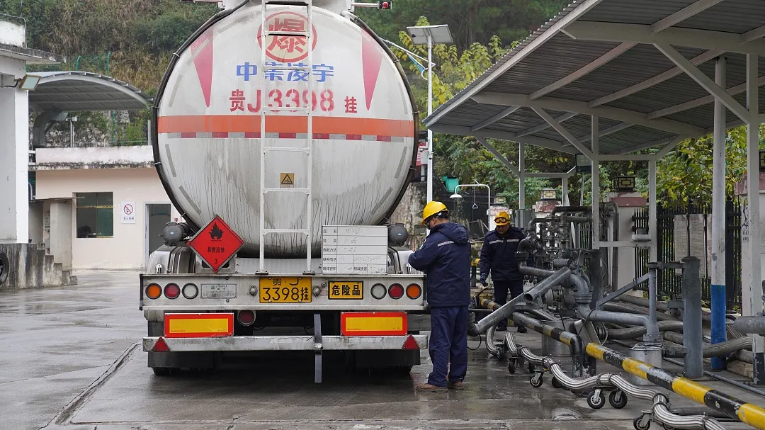 贵州龙里：培育壮大特色产业集群加快推进新型工业化(图2)