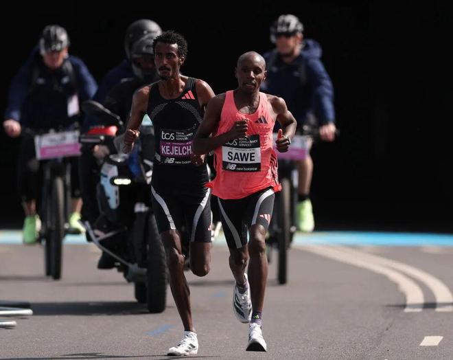 离婚第4天前妻坦白“摆酒前一天跟别人在一起”经鉴定男子养了14年儿子非亲生；男子到朋友家电烤理疗三根脚趾烧焦需截肢｜三农早餐(图2)