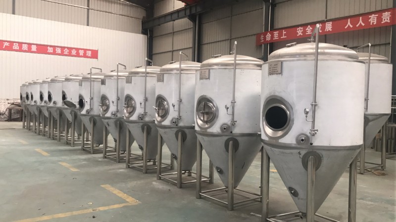 精酿啤酒加工设备供应生产4000升啤酒的全套设备(图1)