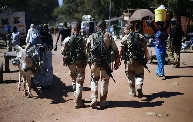 中国人在马里被有组织地挑出来干掉。乌克兰公开回应：是我们干的(图2)