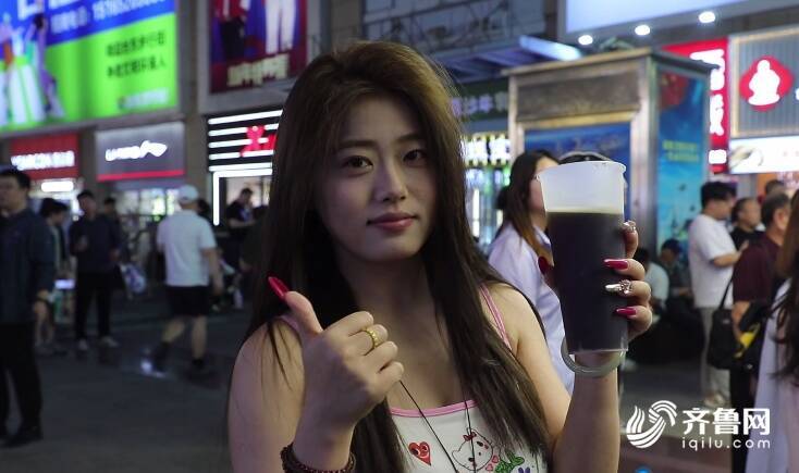 “青岛啤酒交易所”排队打啤酒 消费新场景火出圈(图2)