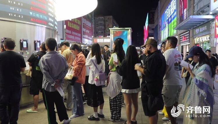 “青岛啤酒交易所”排队打啤酒 消费新场景火出圈(图3)