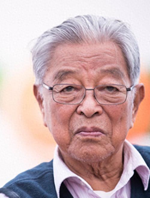 1995年褚映群在洛阳看守所自杀被抓前曾嗅到危机力劝父亲退休(图1)