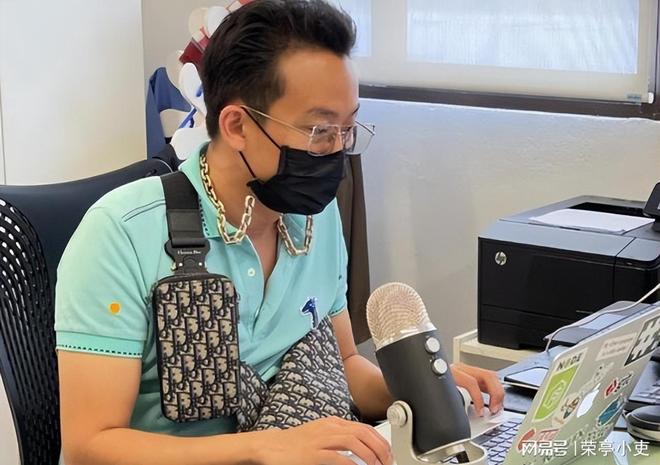 他信的3个孩子：两个女儿漂亮又有才华儿子是亿万富豪家庭美满(图5)