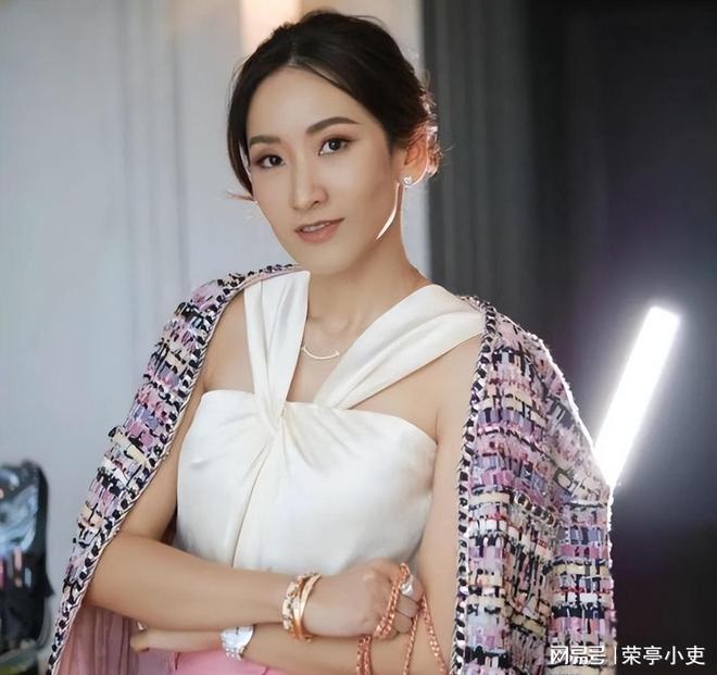 他信的3个孩子：两个女儿漂亮又有才华儿子是亿万富豪家庭美满(图7)