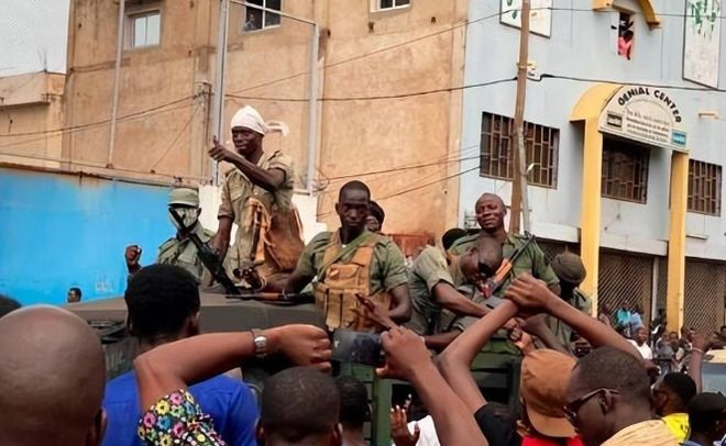 美驻马里使馆急发公民撤离令！中国已组织在马人员撤离局势危急(图2)