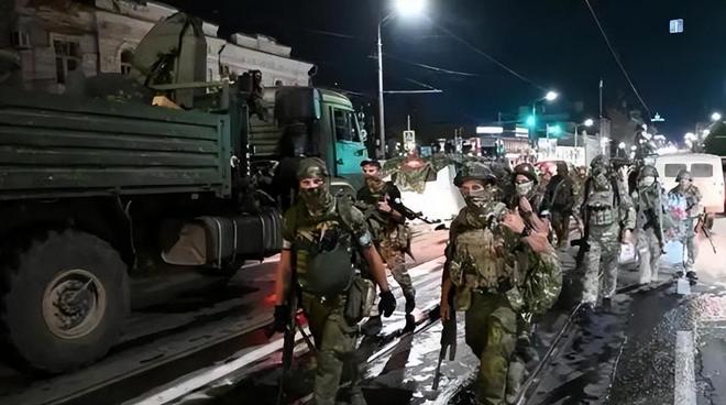 绝境生机马里首都恐怖分子围城数百辆中国火炮装甲车惊现战场(图9)