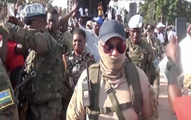 绝境生机马里首都恐怖分子围城数百辆中国火炮装甲车惊现战场(图5)