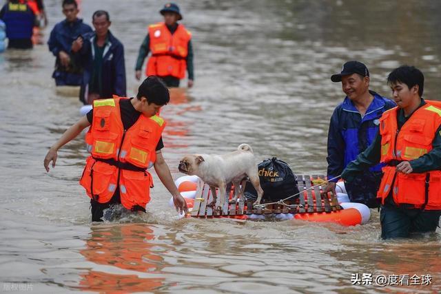 千年古城变泽国！越南暴雨致 41 死百万民众盼救援破局(图1)