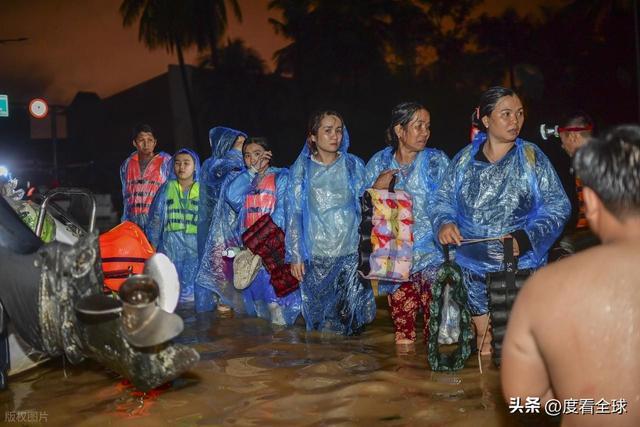 千年古城变泽国！越南暴雨致 41 死百万民众盼救援破局(图7)