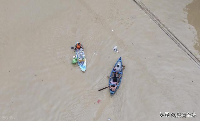千年古城变泽国！越南暴雨致 41 死百万民众盼救援破局(图2)