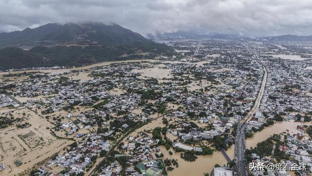 千年古城变泽国！越南暴雨致 41 死百万民众盼救援破局(图4)