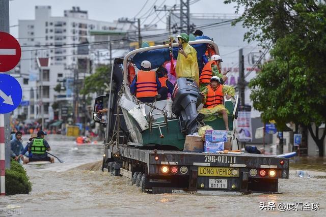 千年古城变泽国！越南暴雨致 41 死百万民众盼救援破局(图15)