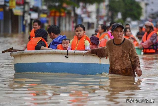 千年古城变泽国！越南暴雨致 41 死百万民众盼救援破局(图14)