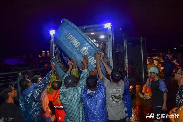 千年古城变泽国！越南暴雨致 41 死百万民众盼救援破局(图19)