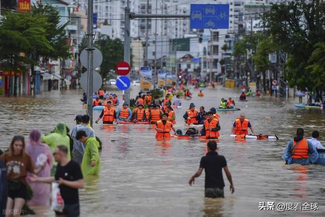 千年古城变泽国！越南暴雨致 41 死百万民众盼救援破局(图20)