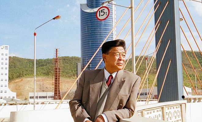 褚时健75岁创业被朋友塞2000万：随便用！后来这笔钱翻了10倍(图2)