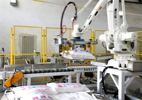 数百辆货车涌进全网最暖糖厂：来者不拒为司机提供三餐！(图1)